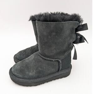 UGG Kids Bailey Bow II Boots Sheepskin Ankle High Lined Size US8 EU25